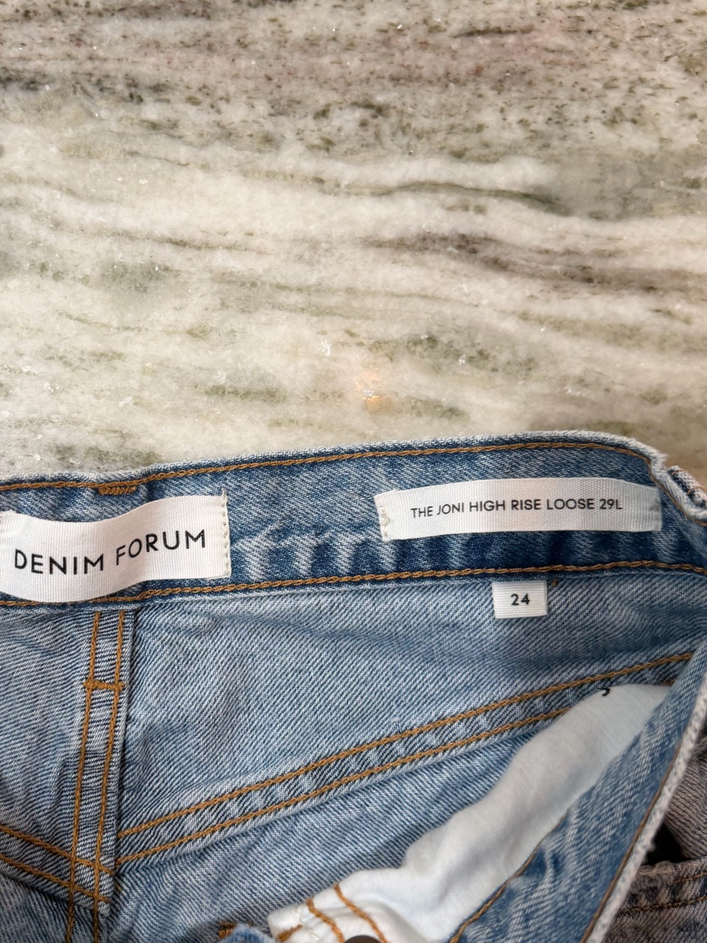 Aritzia Denim Forum The Joni High-Rise Straight-Leg Loose Jeans
Size 24 - Picture 4 of 9